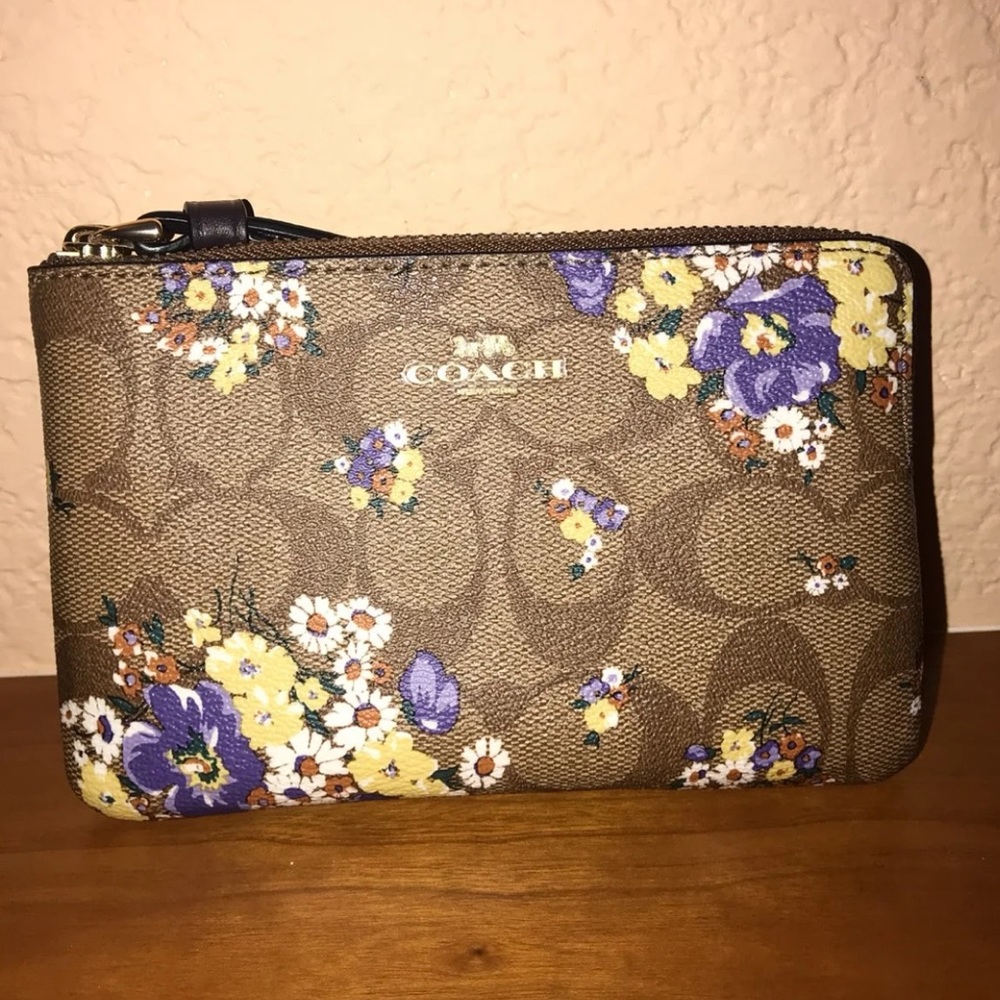 NEW COACH WRISTLET WALLET